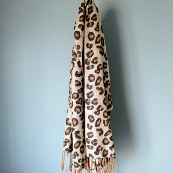 Leopard Print Large Blanket Fringed Scarf NWOT - Picture 2 of 7